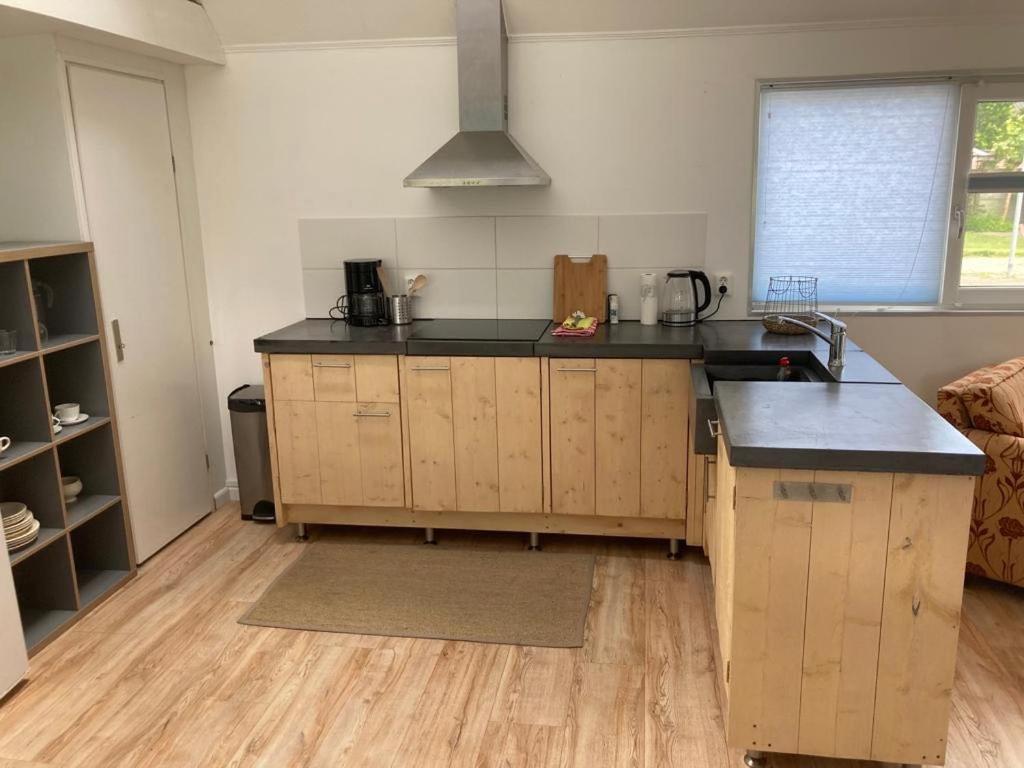 The Bee - Trekkershuts & Apartment Opperdoes Exteriör bild