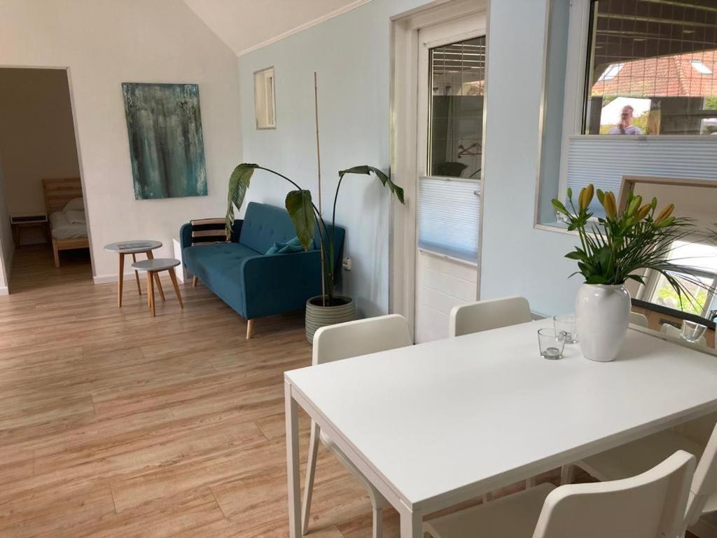 The Bee - Trekkershuts & Apartment Opperdoes Exteriör bild
