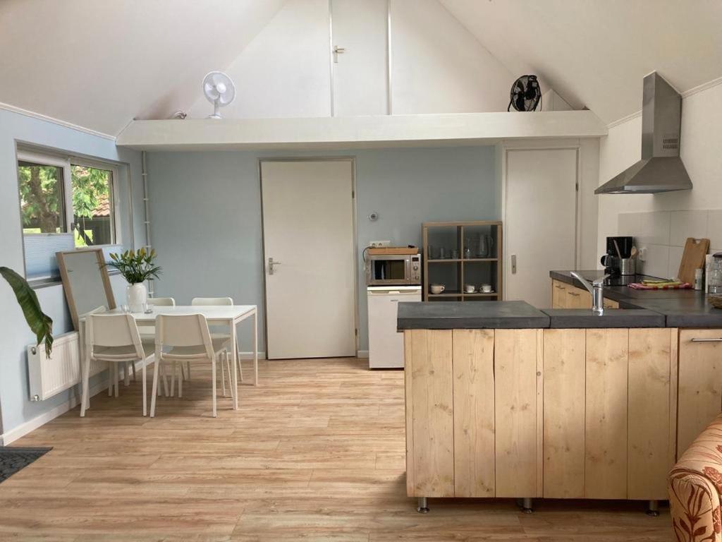 The Bee - Trekkershuts & Apartment Opperdoes Exteriör bild