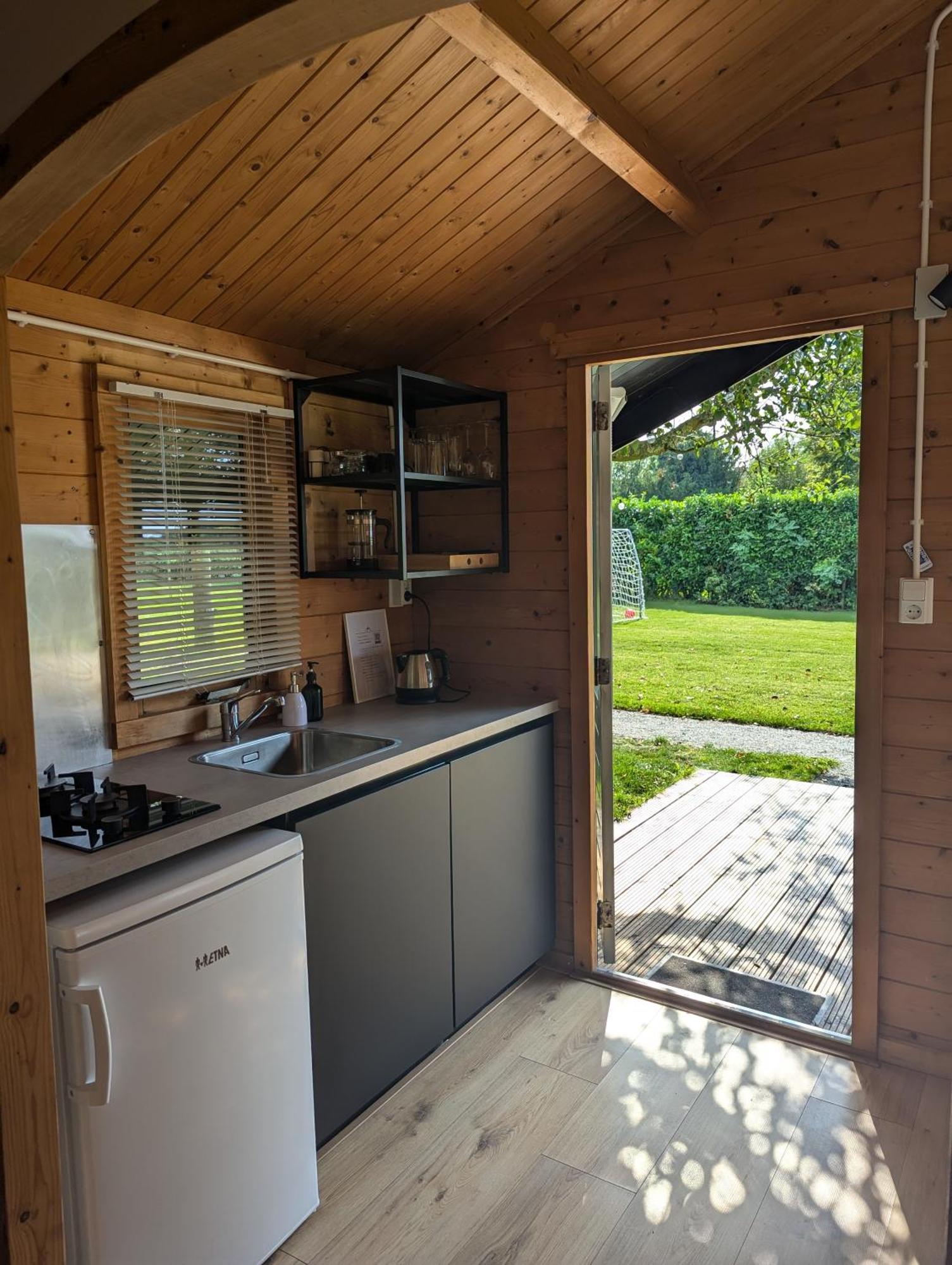 The Bee - Trekkershuts & Apartment Opperdoes Exteriör bild