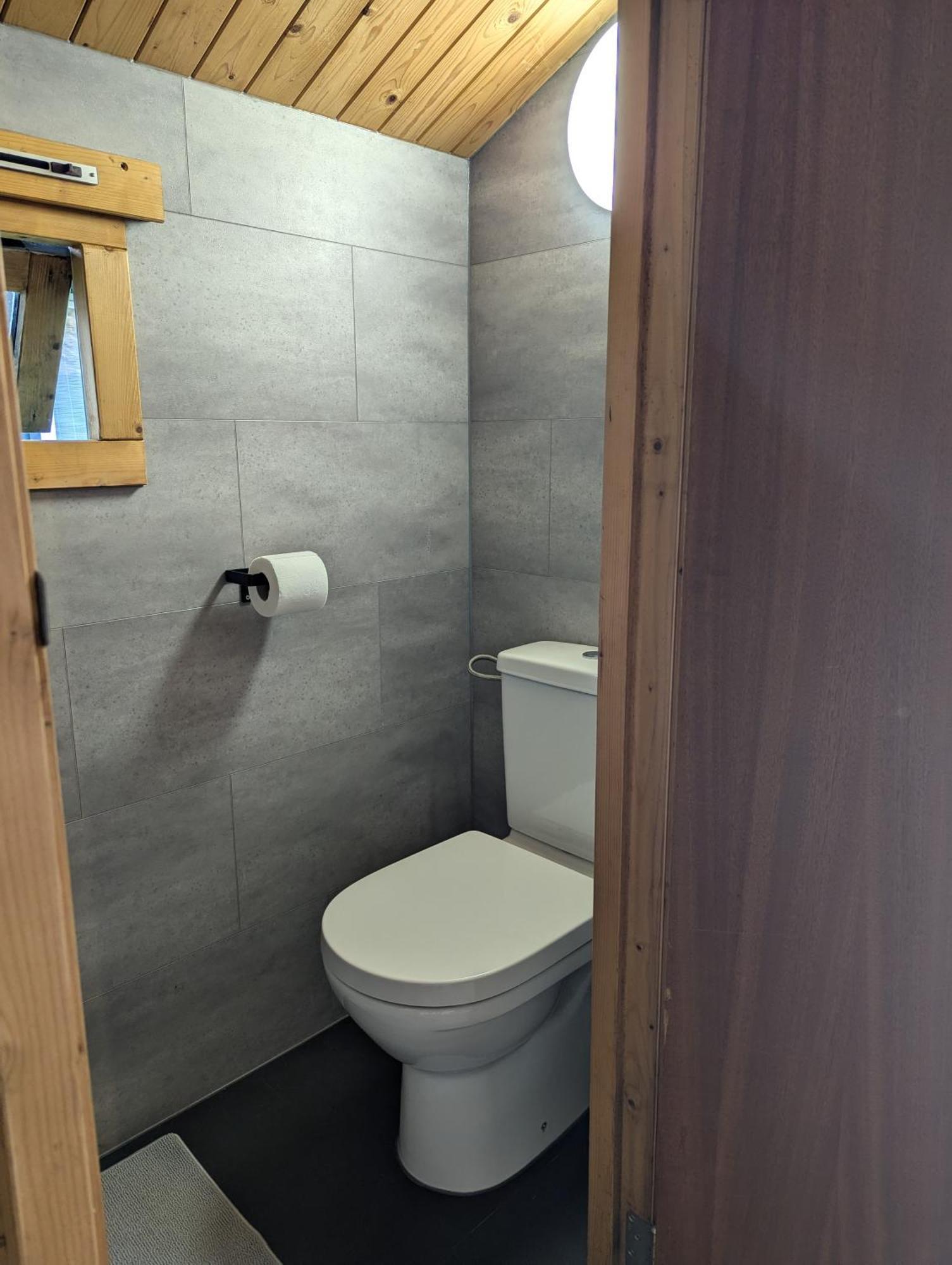 The Bee - Trekkershuts & Apartment Opperdoes Exteriör bild