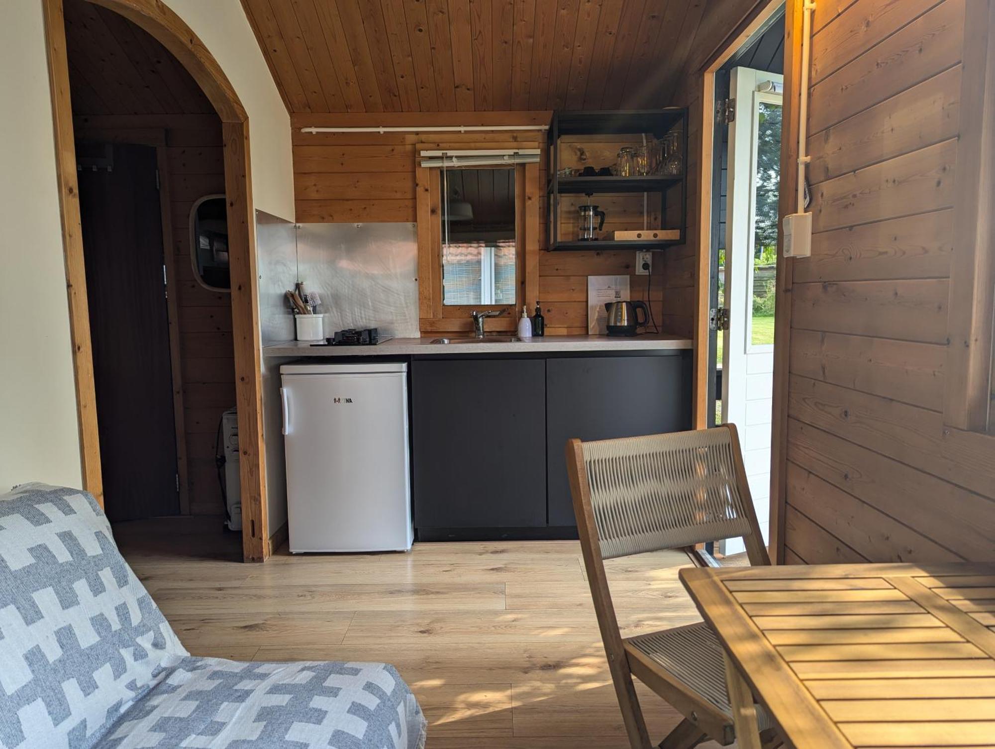 The Bee - Trekkershuts & Apartment Opperdoes Exteriör bild