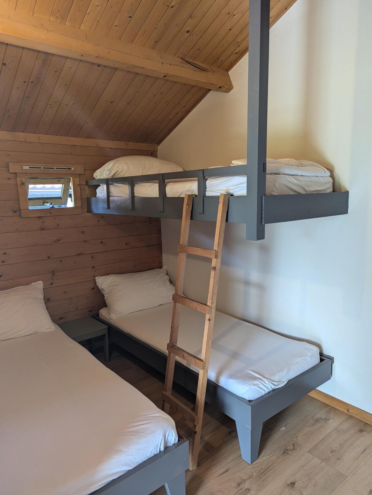 The Bee - Trekkershuts & Apartment Opperdoes Exteriör bild
