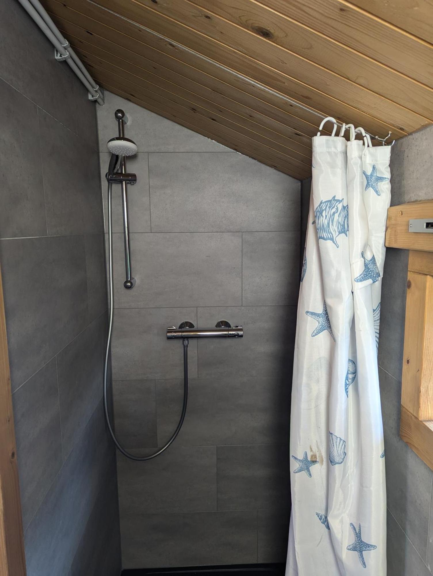 The Bee - Trekkershuts & Apartment Opperdoes Exteriör bild